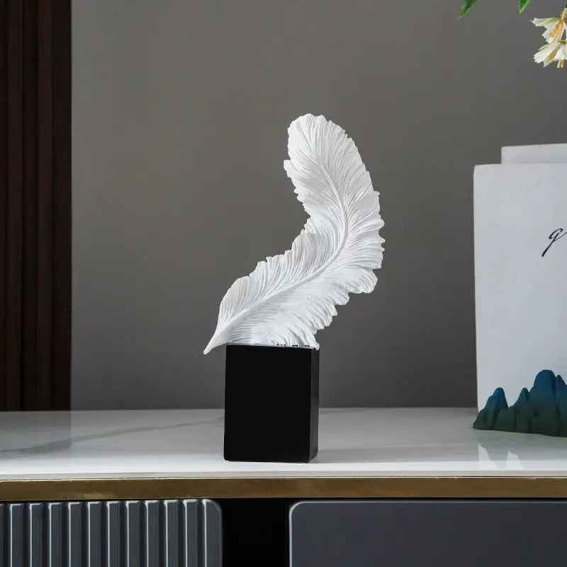 Modern Ornaments Luxury Interior Figurines Creative Desk Sculptures Aesthetic Living Room Decoration Bedroom Table Accessories